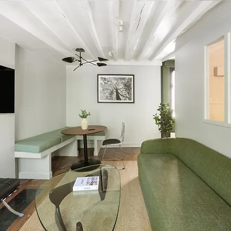 Elegant Parisian Apartment, Place Des Vosges *
