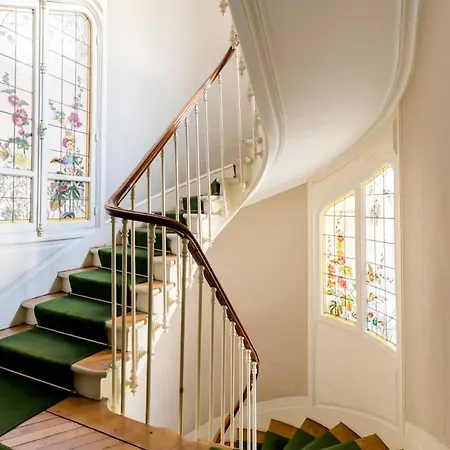 Chic Parisian Trocadero & Eiffel Tower Apartment Paris
