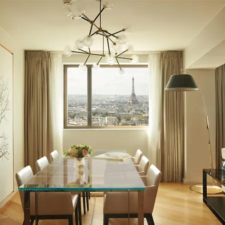 Hyatt Regency Etoile Hotel 4*