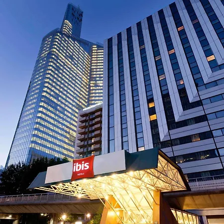 Hotel Ibis Paris La Defense Esplanade 3*