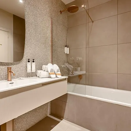 Fl By Sweett Hotel
