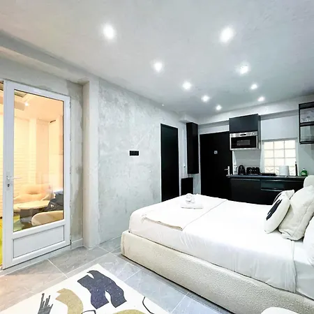 Apartment 11 - Champs-elysees *