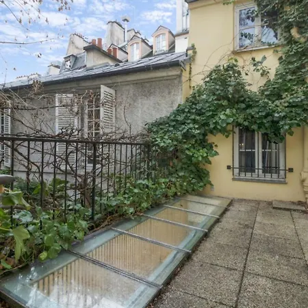 Superb Duplex Located On Rue Mouffetard Lejlighed