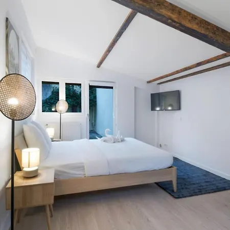 Superb Duplex Located On Rue Mouffetard *