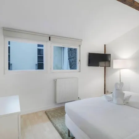 Superb Duplex Located On Rue Mouffetard Lejlighed