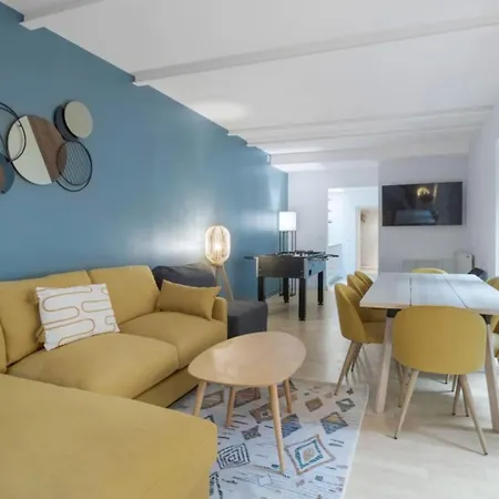 Superb Duplex Located On Rue Mouffetard Paris