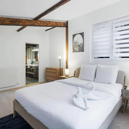 Superb Duplex Located On Rue Mouffetard