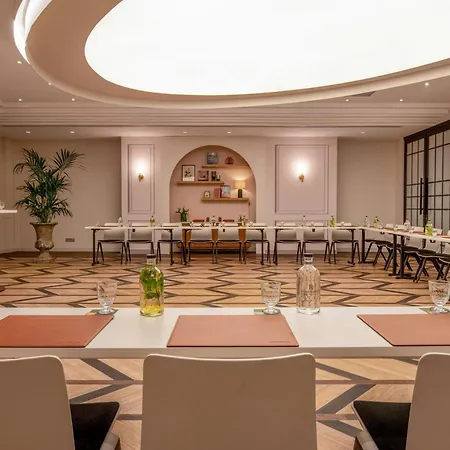 Renaissance Nobel Tour Eiffel Hotel