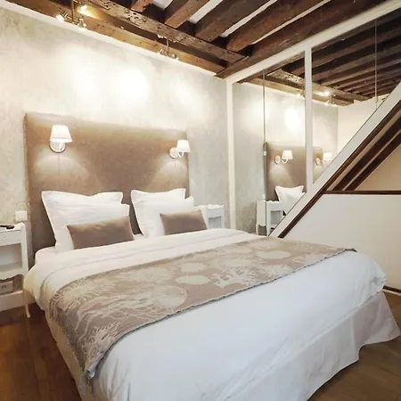 Louvre Parisian Duplex *