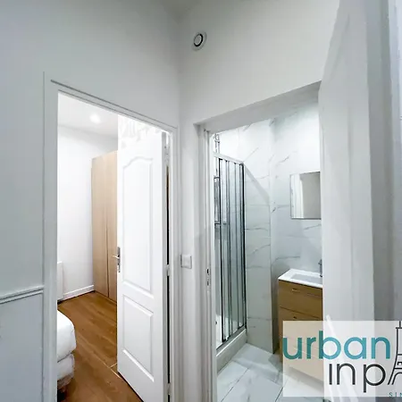 Urban Flat 35 - 2 Bedroom Grands Boulevards Apartment