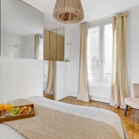 3br Parisian Charm Near Champs-elysees & La Defense Paris