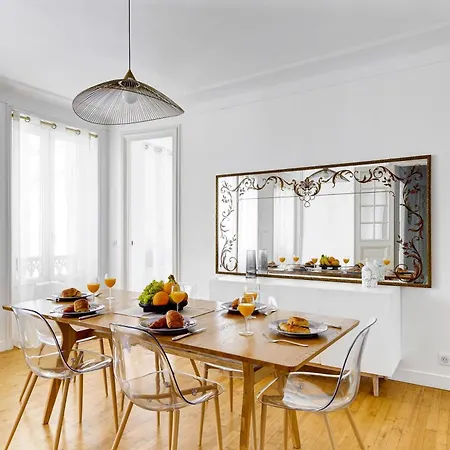 Apartment 3br Parisian Charm Near Champs-elysees & La Defense *