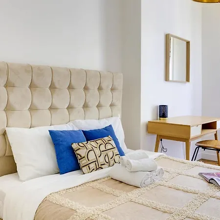 3br Parisian Charm Near Champs-elysees & La Defense Apartment