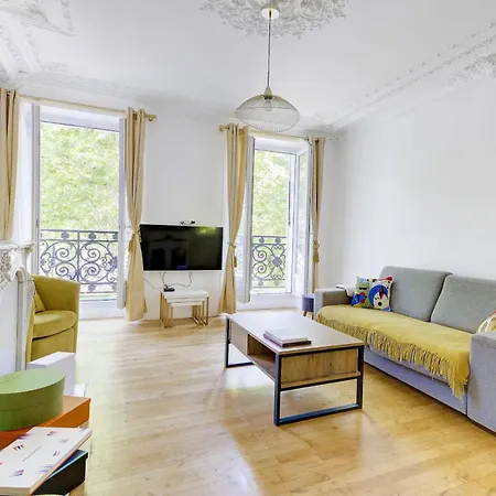 Apartment 3br Parisian Charm Near Champs-elysees & La Defense Paris