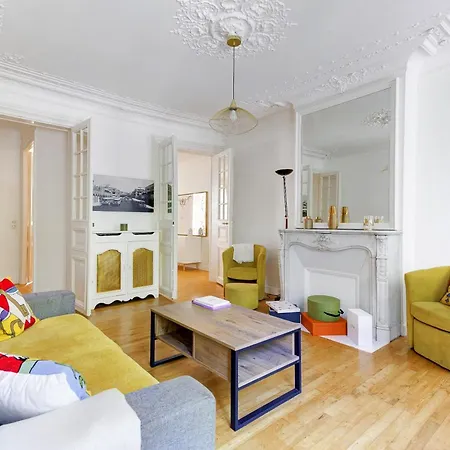 Apartment 3br Parisian Charm Near Champs-elysees & La Defense Paris