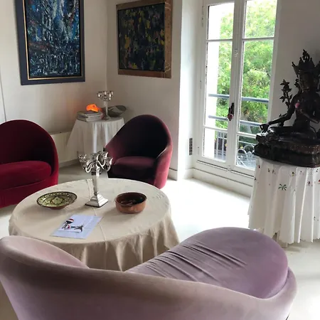 Apartment 8 Place Du Tertre *