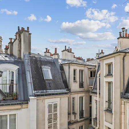 Charming Overlooking Place Des Victoires Paris
