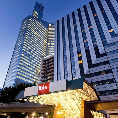 Ibis Paris La Défense Esplanade Hotel 3*
