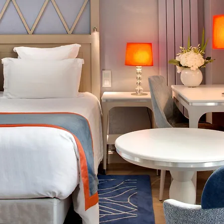 Rochester Champs Elysees Hotel 4*
