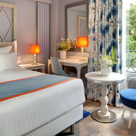 Hotel Rochester Champs Elysees 4*