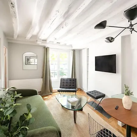 Elegant Parisian Apartment, Place Des Vosges *