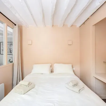 Elegant Parisian Apartment, Place Des Vosges * Paris