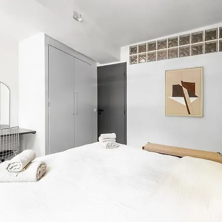 Elegant Parisian Apartment, Place Des Vosges