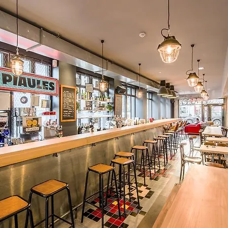 The People - Belleville Iex Les Piaulesi Auberge de jeunesse Paris