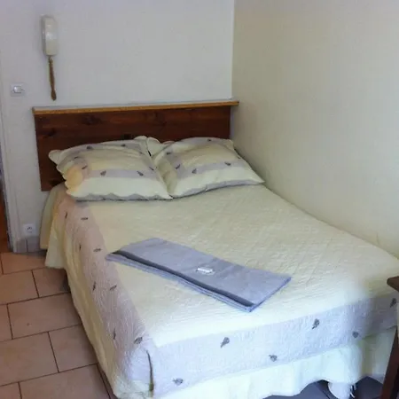 Hipotel Bordeaux Menilmontant Hotel 3*