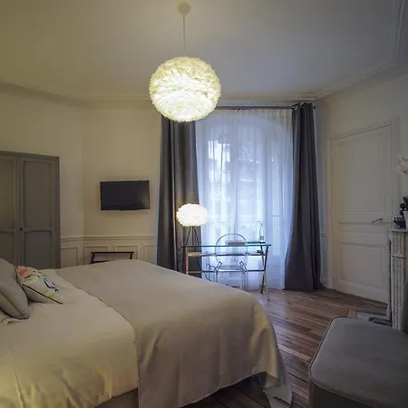 Relais12bis By Eiffel Tower Bed & Breakfast 3*