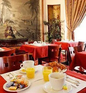 La Boetie 3* Paris