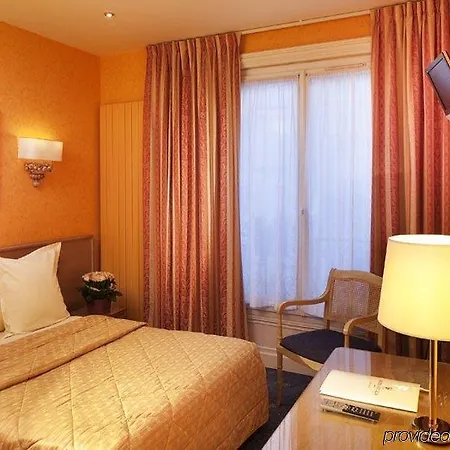Hotel Cecilia 3*