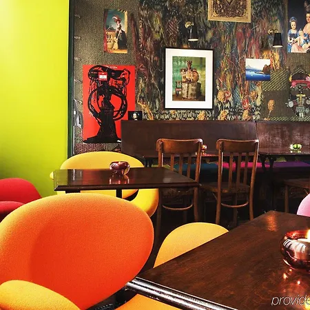 Du Petit Moulin, Haute Couture By Lacroix Hotel Paris