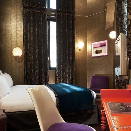Hotel Du Petit Moulin, Haute Couture By Lacroix 4*