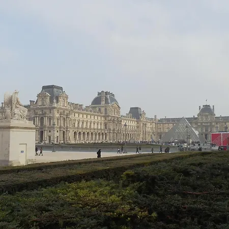 D : Louvre Elegant