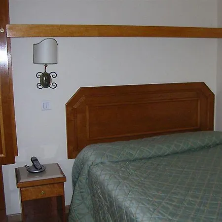 Arc De Triomphe Apartment *