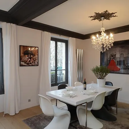 Apartment Tour Eiffel