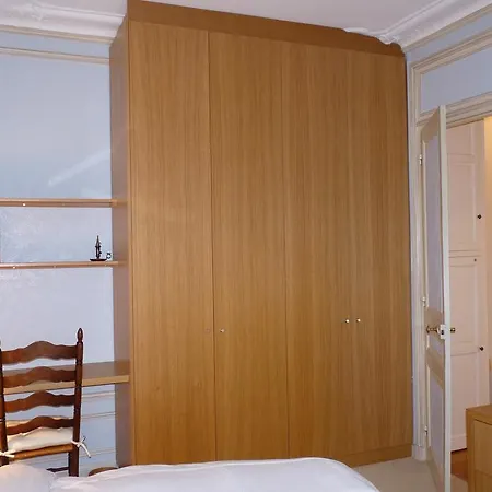 Prestigious 2 Bedroom Near Champs Elysees