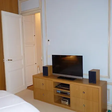 Appartement Prestigious 2 Bedroom Near Champs Elysees Paris