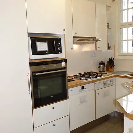 Appartement Prestigious 2 Bedroom Near Champs Elysees Paris