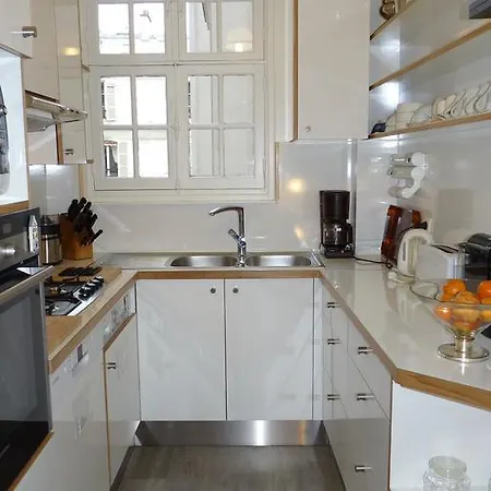 Prestigious 2 Bedroom Near Champs Elysees Appartement Paris