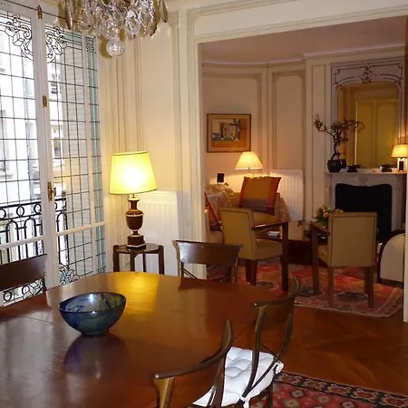 Prestigious 2 Bedroom Near Champs Elysees Appartement *