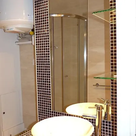 Prestigious 2 Bedroom Near Champs Elysees *