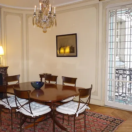 Prestigious 2 Bedroom Near Champs Elysees Paris