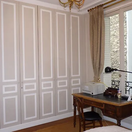 Prestigious 2 Bedroom Near Champs Elysees
