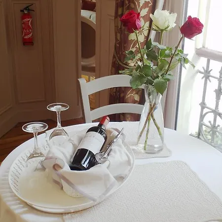 Bed & Breakfast D : Louvre Elegant Paris