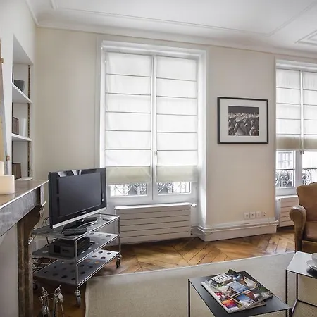 Folie Mericourt Apartment