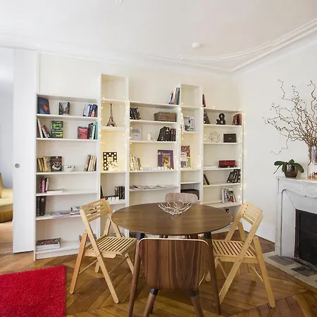 Folie Mericourt Apartment
