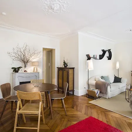 Folie Mericourt Apartment