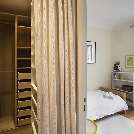 Folie Mericourt Apartment